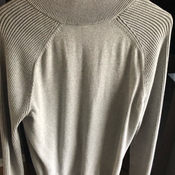 Express sweater - Picture 3 of 3